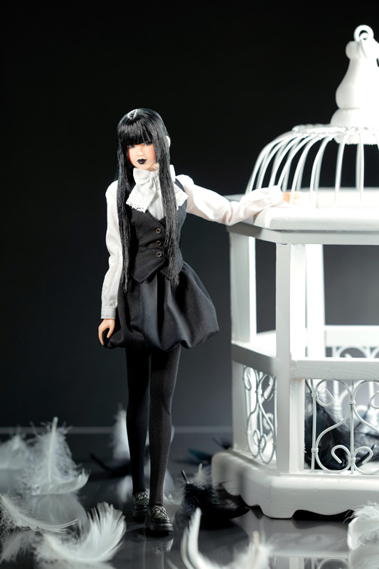 momokoDOLLモノクローム・バードDarkness Ver. | Sales at the event